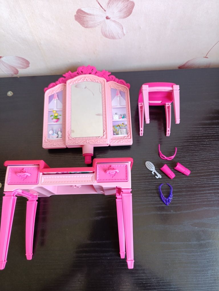 Sprzedam toaletka dla Barbie księżniczka
