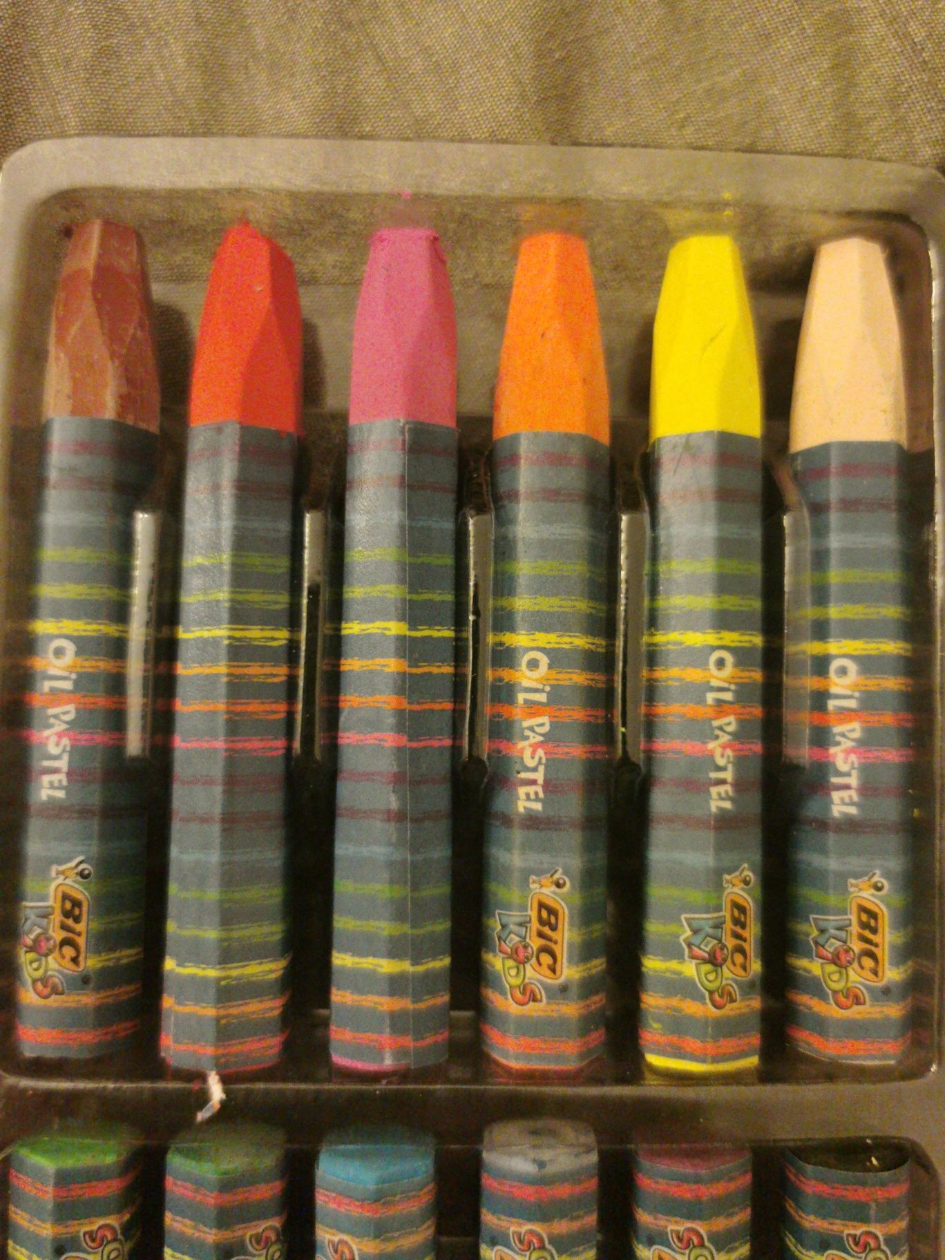 Lápis de cera flexíveis Bic Kids oil pastel. Embalagem nova