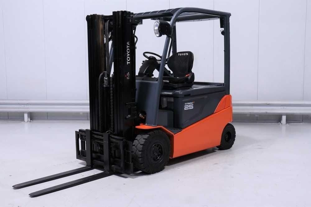 Wózek widłowy elektryczny Toyota 8FBMT25 2,5t, 2019r, Triplex 4,7m,UDT