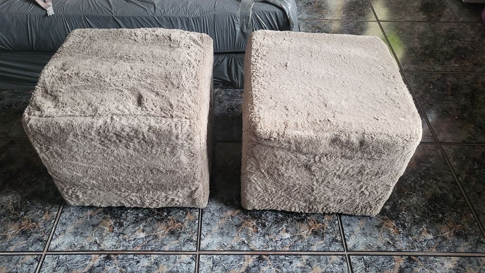 Pufy beżowe 2 sztuki
