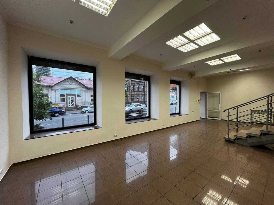 Аренда в центре, 1 этаж. Свободно с 1.10.