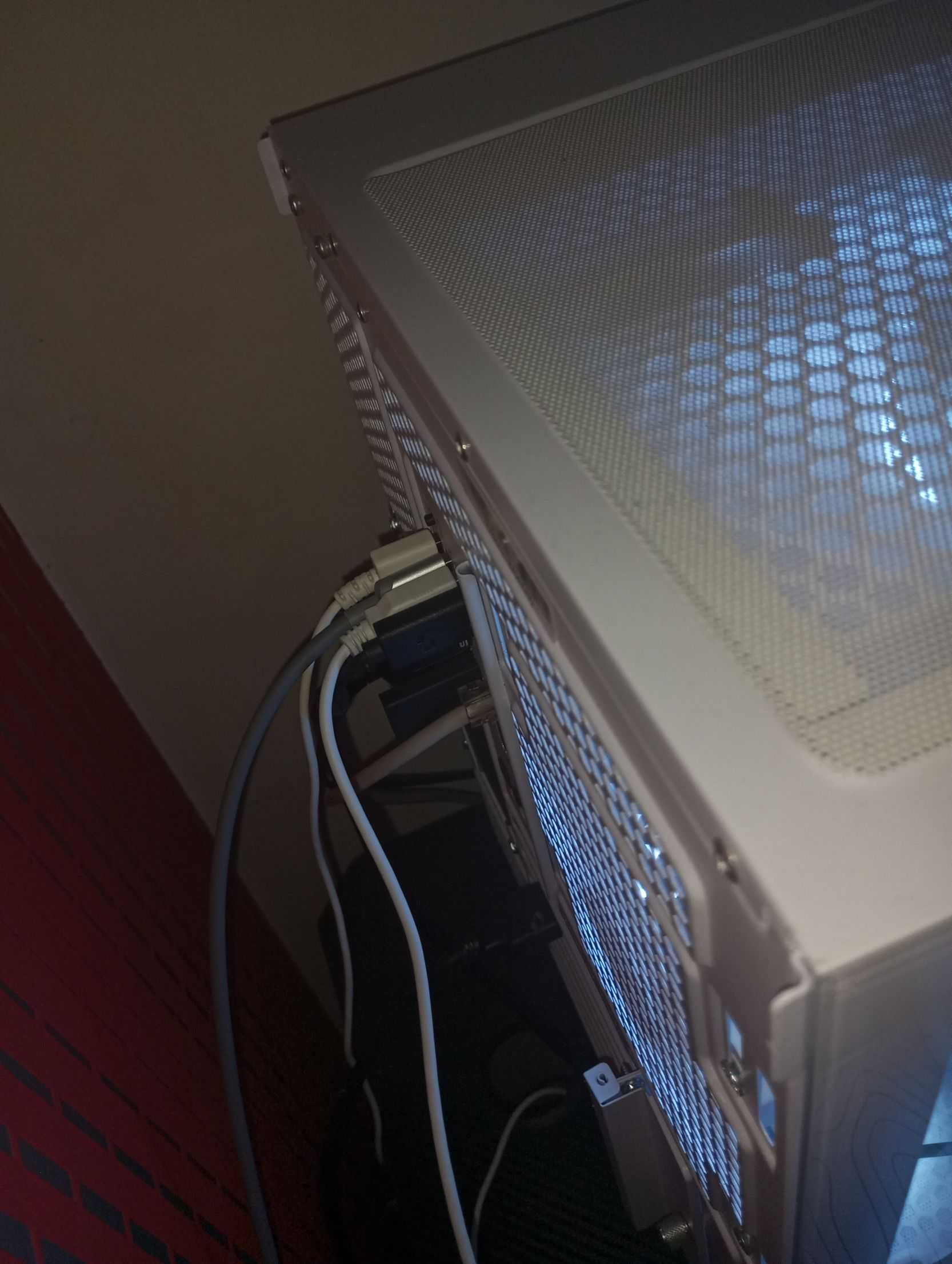 white gaming pc very good condition