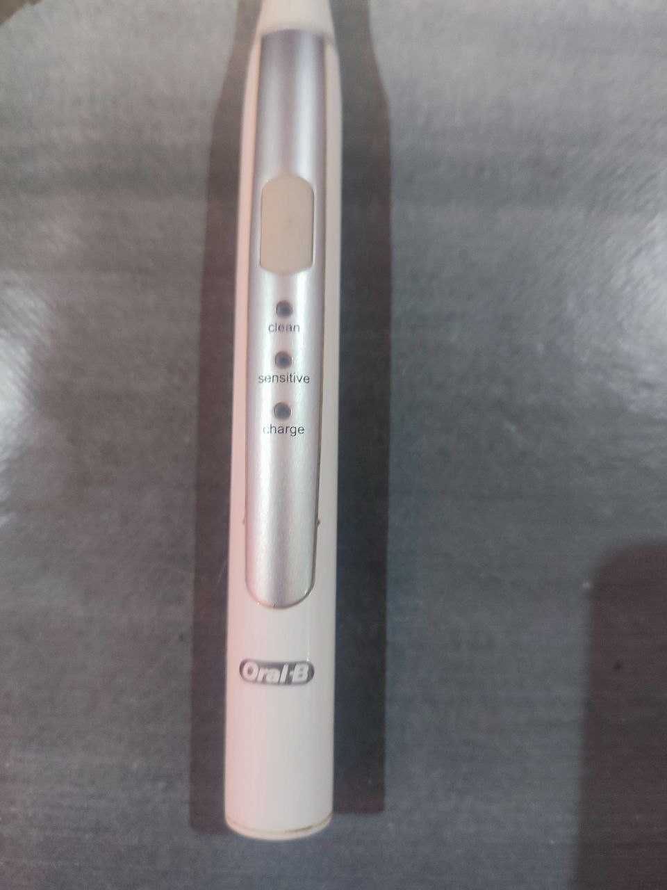 Продается  электирическая зубная щетка Oral-B Pulsonic Slim Pro Silver