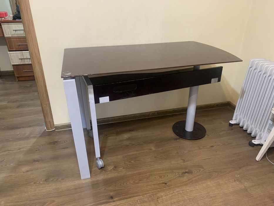 Продам стіл в гарному стані
