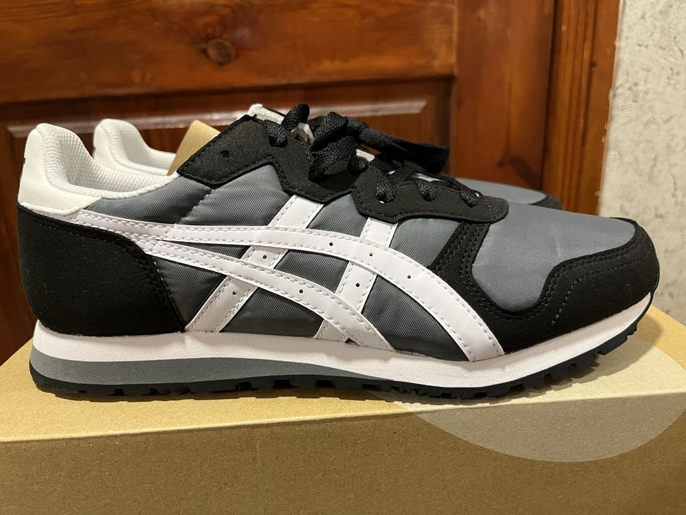 Чоловічі кросівки ASICS Oc Runner 1201A388-021 41 розмір