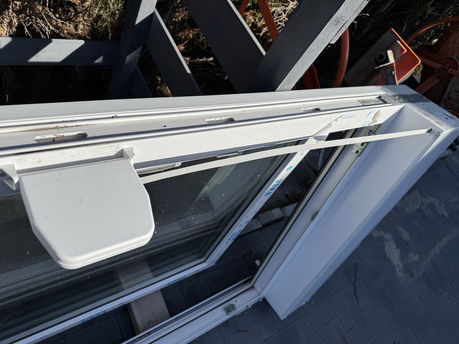 Nowe okno balkonowe VEKA 210x117cm z roletą zewnętrzną