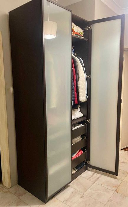 Roupeiro com 2 portas Ikea