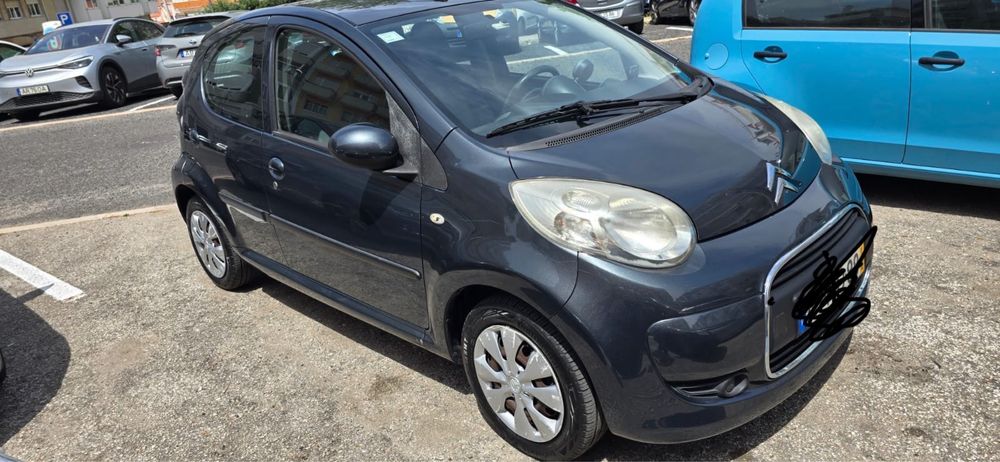 Citroen C1 com 5 portas.