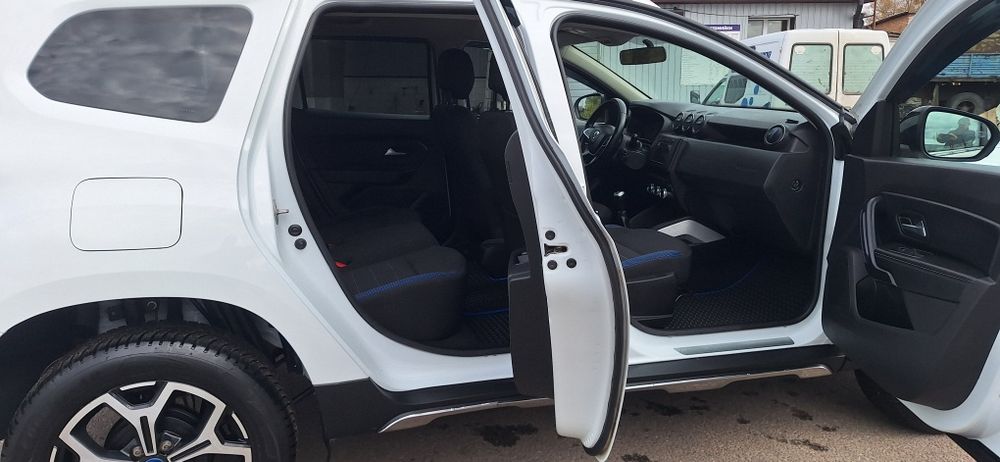 DACIA Duster4wd Laureate 1.5диз. 86kv 120л.с. 6-Ступка