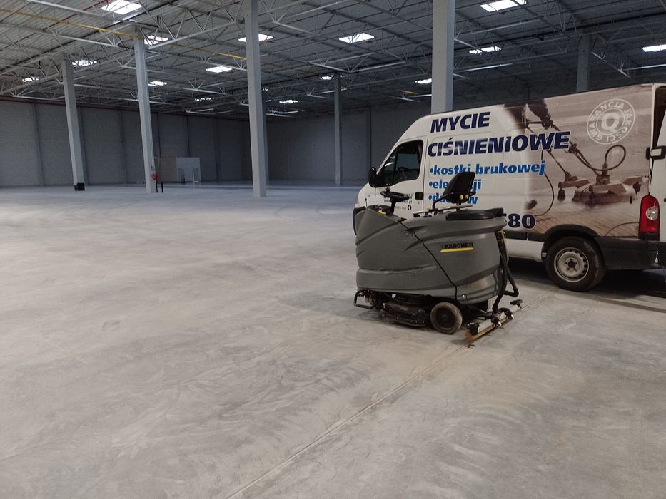 Mycie posadzek sprzątanie odkurzanie