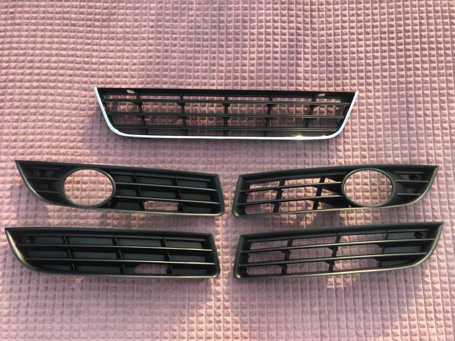 Решотка в бампер решітка туманки накладка Volkswagen Passat B6