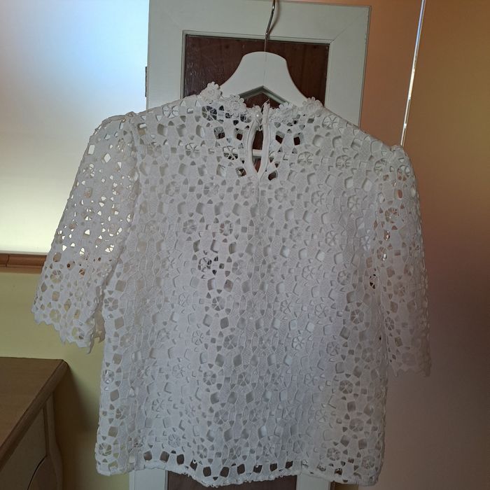 Blusa branca e creme
