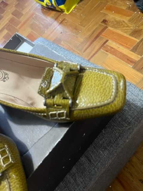 Sapatos TODS em bom estado