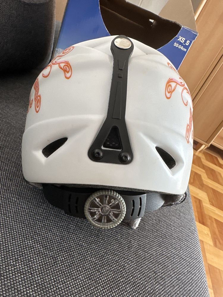 Kask na narty dla dziewczynki