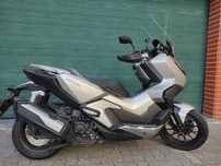Honda ADV 350 em muito bom estado
