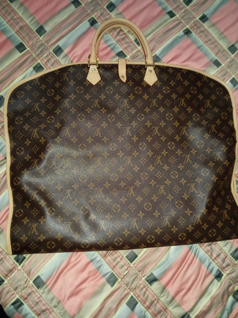 Porta fatos Louis Vuitton