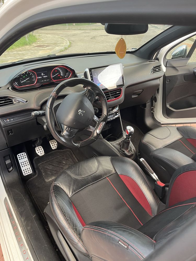 Peugeot 208 GTI 200cv