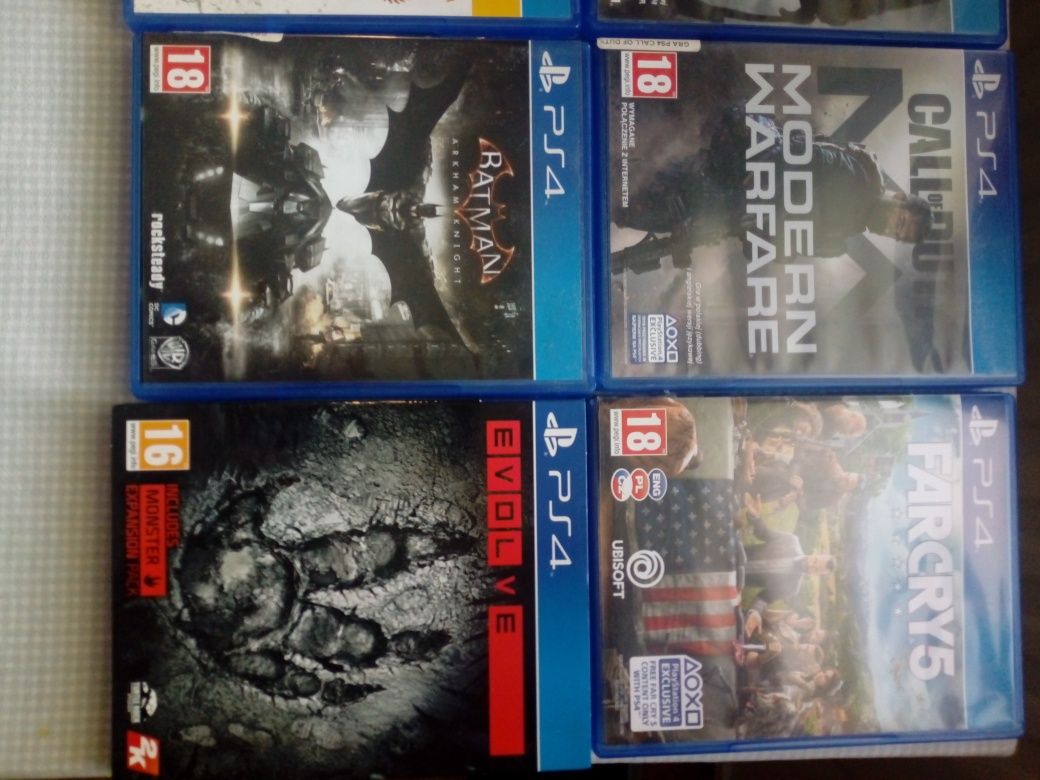 Konsola PS4+2 kontrolery i 12 gier