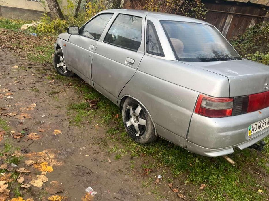 Продам авто на повному бойовому ходу розход топлева не виликий сів і п