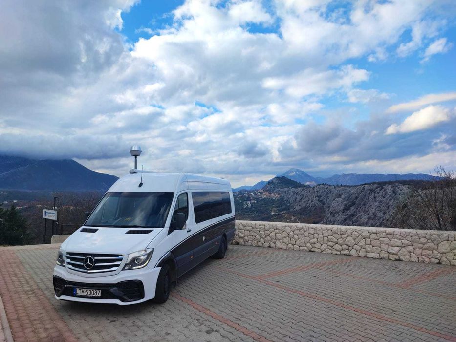 MERCEDES VIP 9-osobowy – 3.0 Diesel, TV, Webasto, łóżko, prysznic