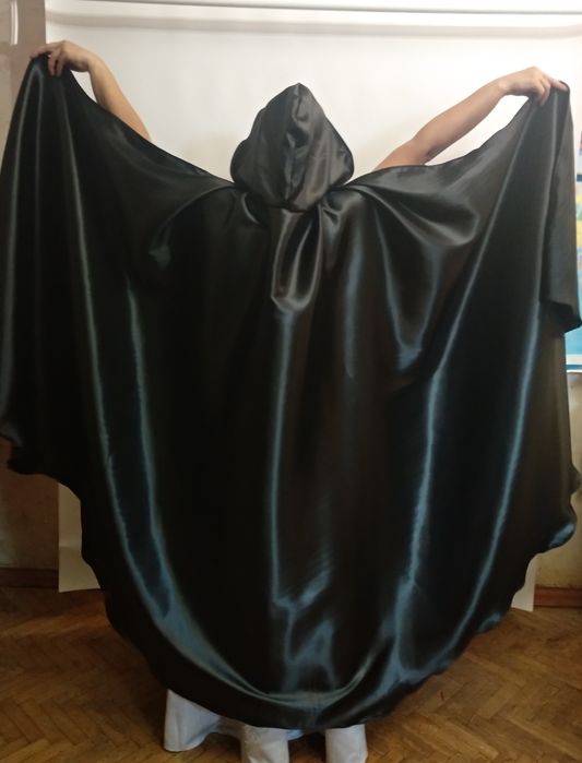 Плащ мантія накидка чорна довга і широка атлас