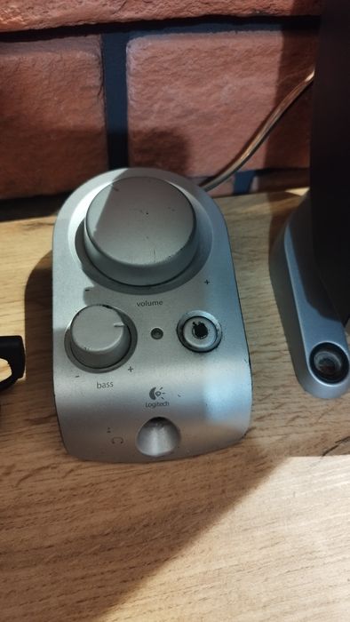 Logitech Z-2300 z satelitami Z-5500