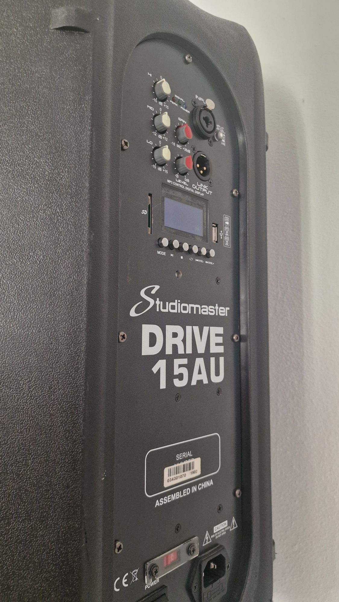 Coluna Studiomaster drive 15au