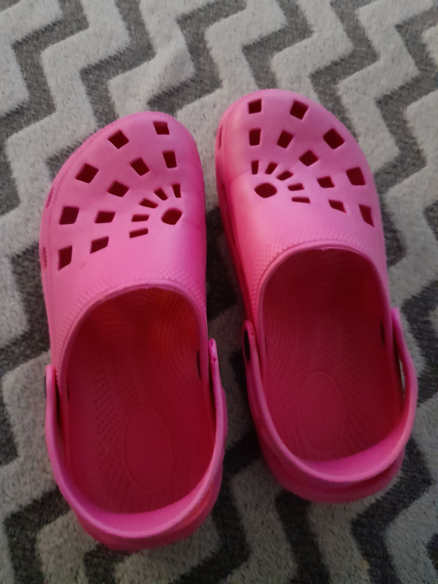 Buty rozowe ala crocs 33