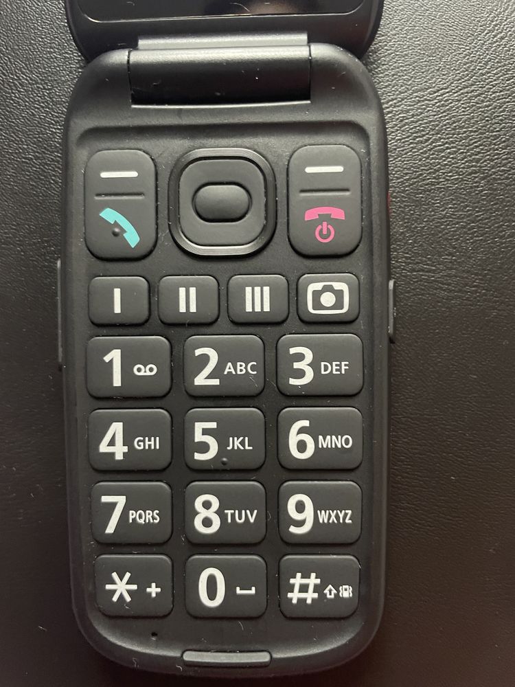 Telefon dla seniora Panasonic model  KX-TU550 czerwony.