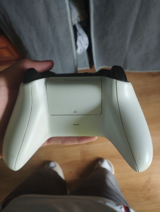 Original Xbox One Controller in Good Condition64354259711873122