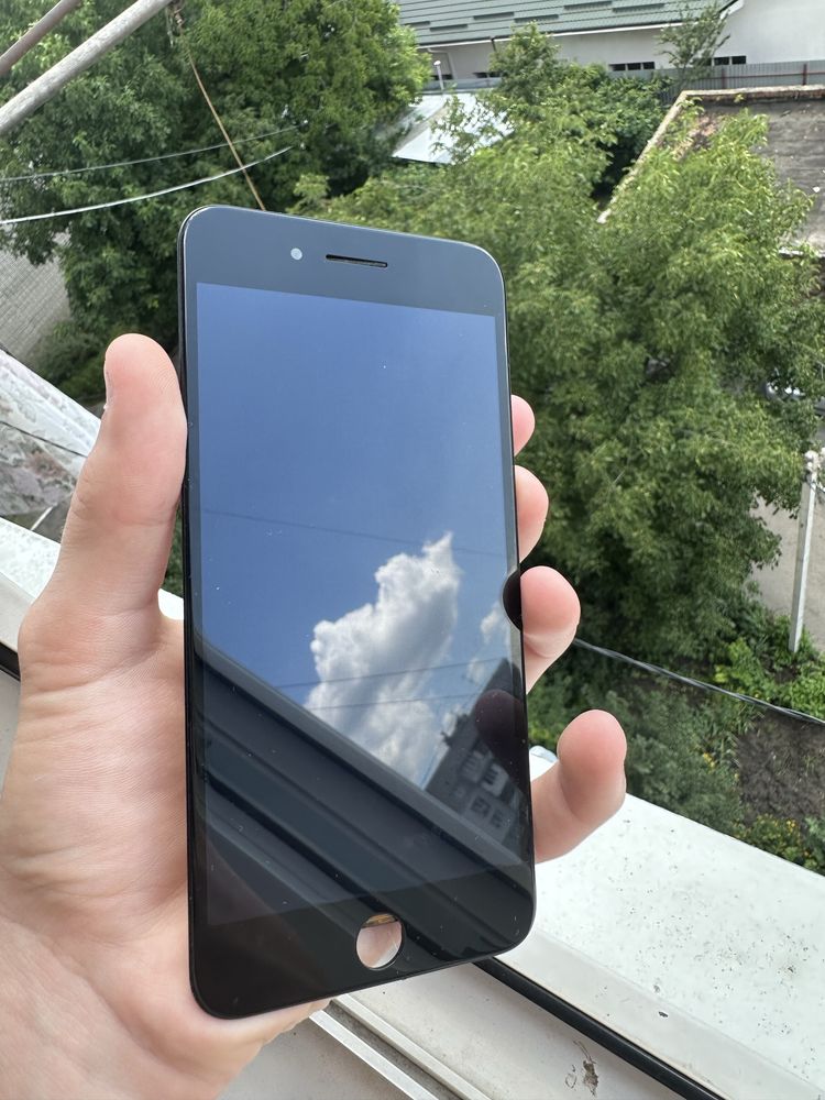 Дисплей на айфон 7+
