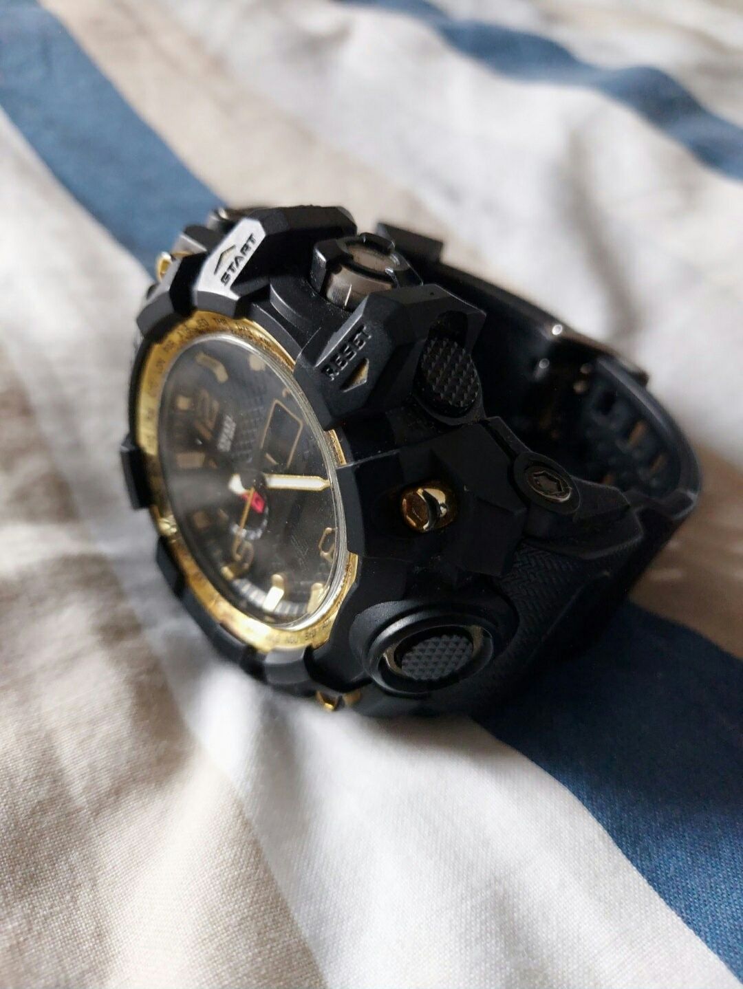 Zegarek złoty wodoodporny Shock analogowo cyfrowy led wysokiej jakości