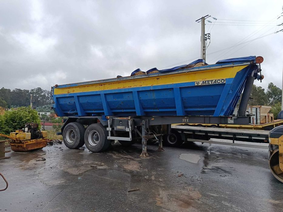Conjunto articulado trator Renault e banheira METACO