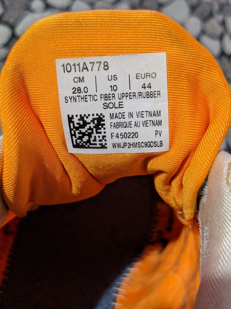 Продам кросівки Asics
