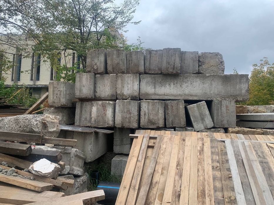 Блоки бетонні довжиною 2,4м