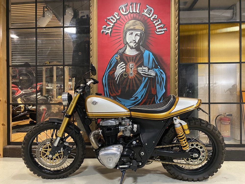 Kawasaki W650 by Ton-up Garage