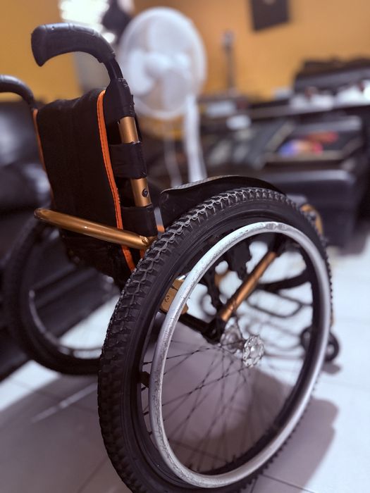 Cadeira de rodar liga leve