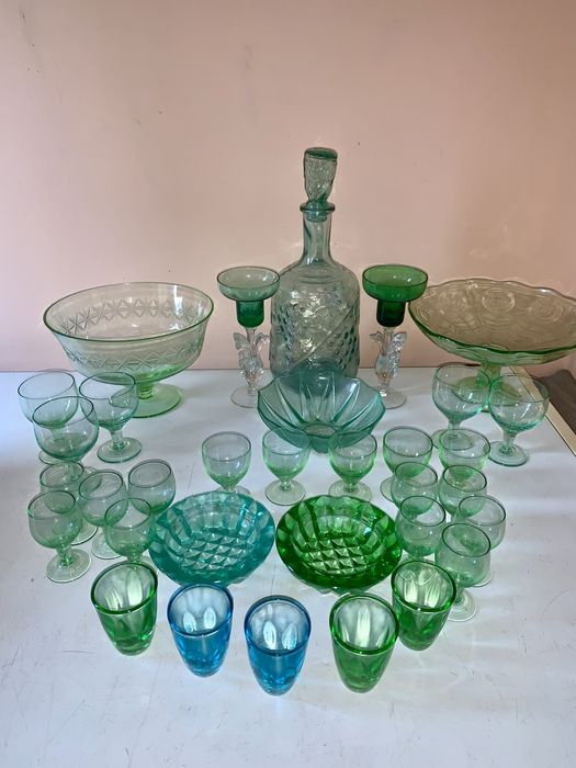 Ваза рюмки  фруктовница клякса урановое  стекло винтаж