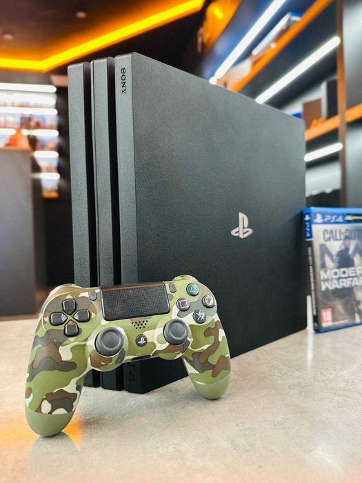 Sony PlayStation 4 Pro 1tb з камуфльованим геймпадом + гра в подарунок