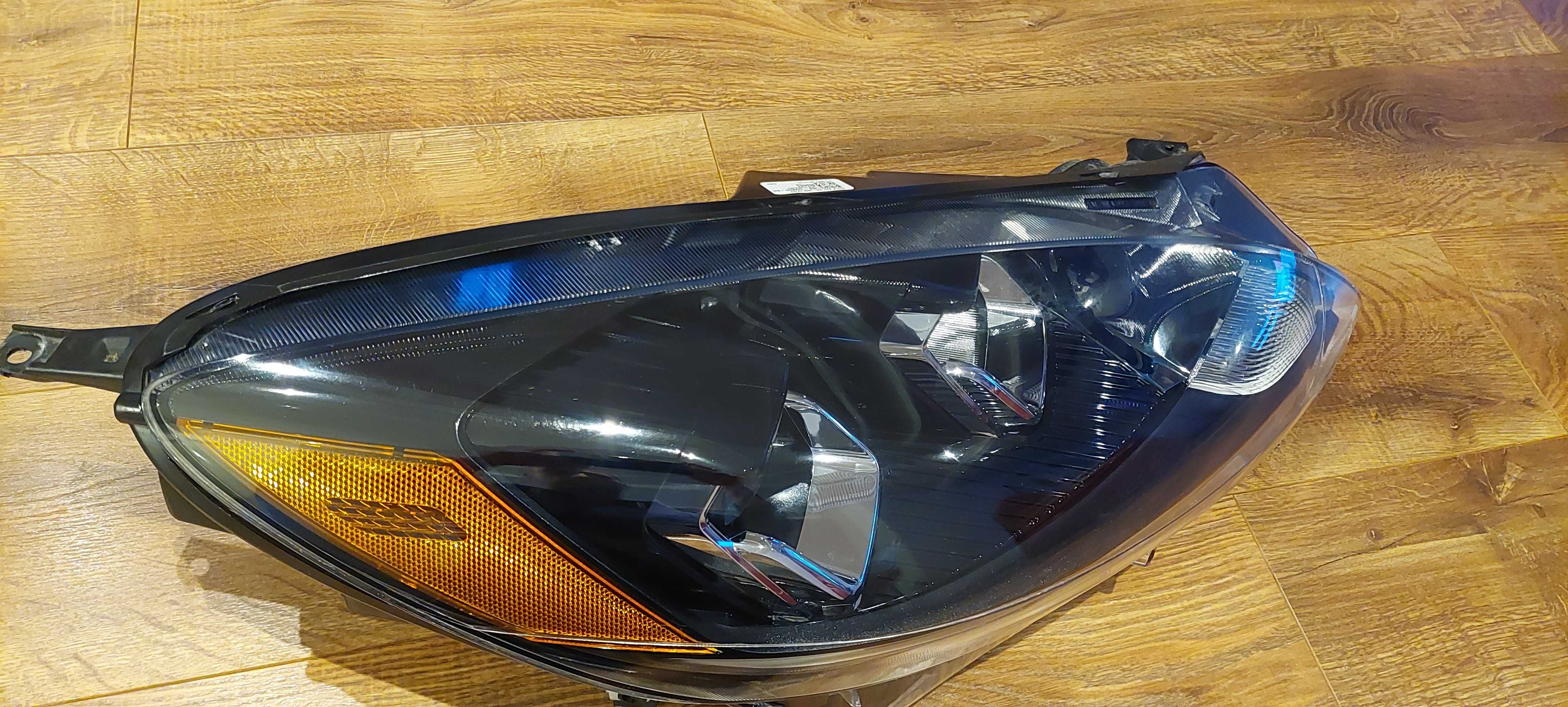Lampa reflektor prawa Ford Escape 2022