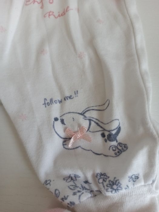 Cudne półśpiochy firmy Baby center spodenki z nóżkami skarpetki