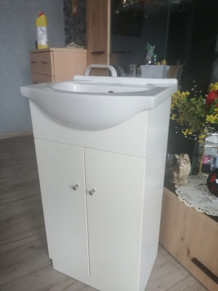 Umywalka z szafką – stan bardzo dobry