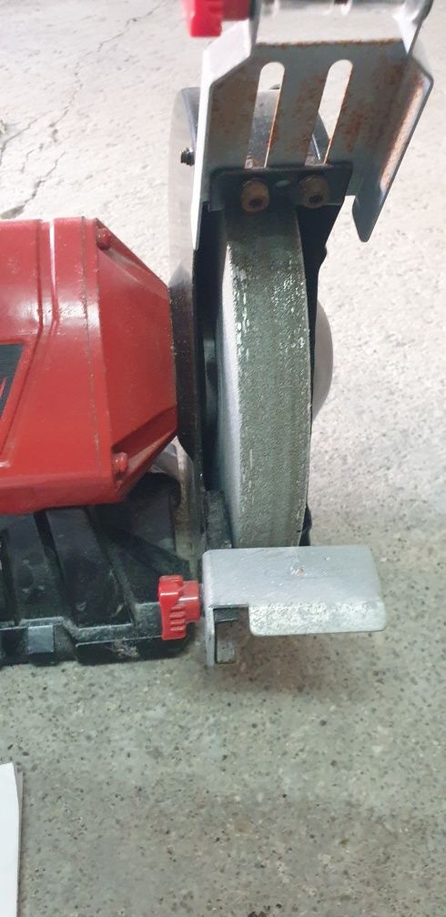 Esmerilhadora EINHELL 
Esmeriladora EINHELL TC-BG 200 L