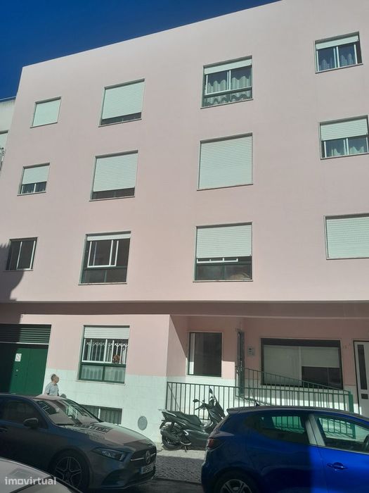 Oportunidade - Vende-se T1 c/ Terraço e Garagem com boas áreas