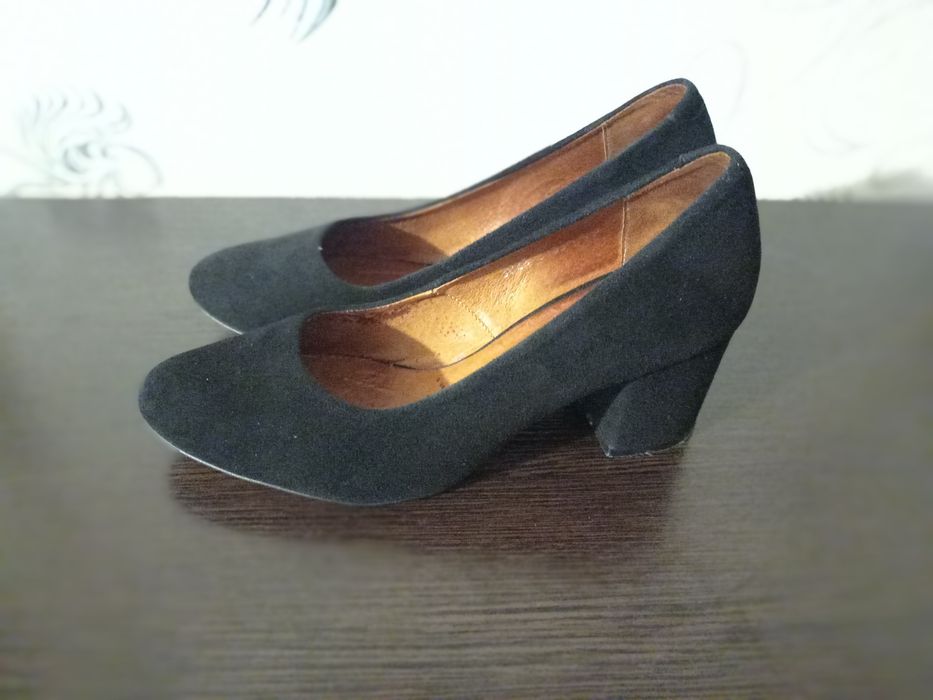 Продам туфлі замшеві