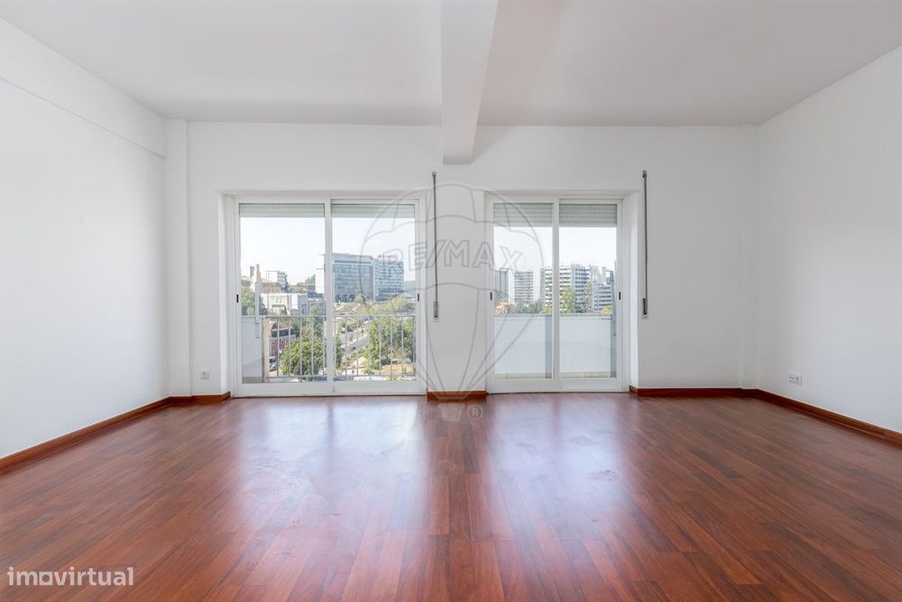 Apartamento T5 para venda