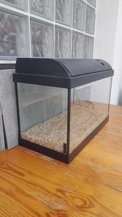 Aquário 50x25x30cm com iluminação