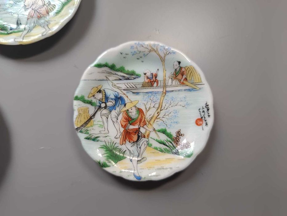 Conjunto de Pratinhos em Porcelana Oriental – Pintura Tradicional