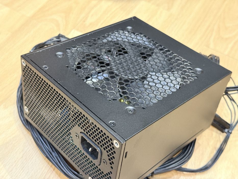 Zasilacz Lite-On 800W 80 PLUS Gold – sprawny, cichy, solidny