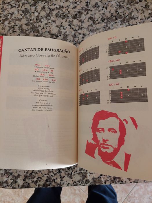 Livro 1000 canções e acordes de guitarras